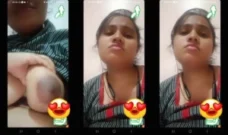 Desi Girl Shows Boobs Desi Girl Shows Boobs