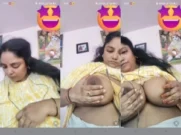 Desi BBW Bhabhi Shows Boobs Desi BBW Bhabhi Shows Boobs