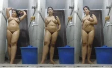 Sexy Desi Girl Bathing Sexy Desi Girl Bathing